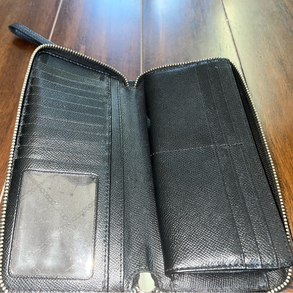 Micheal Kors Black Leather Wallet - Picture 5 of 8
